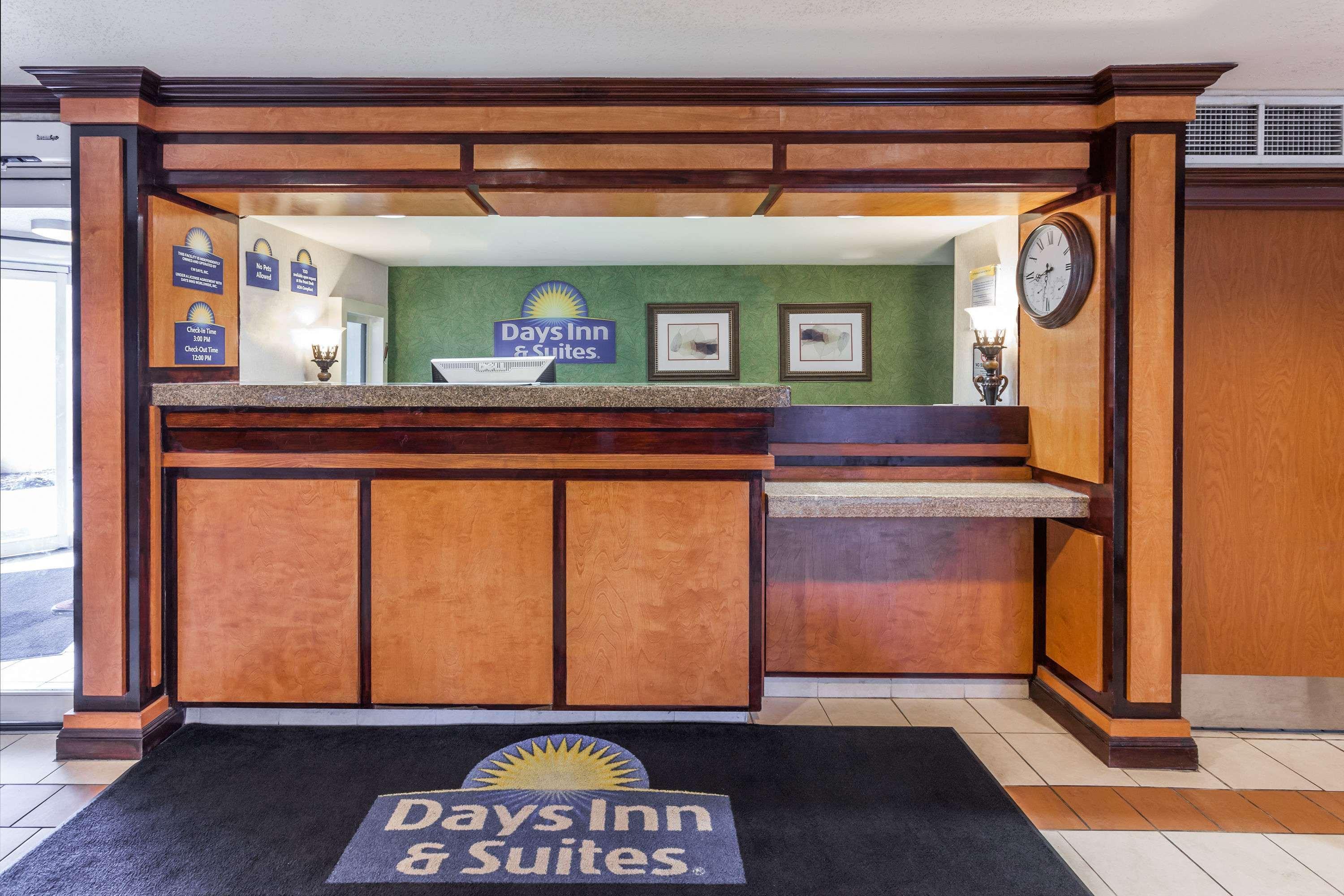 Days Inn & Suites By Wyndham Уоррен Экстерьер фото